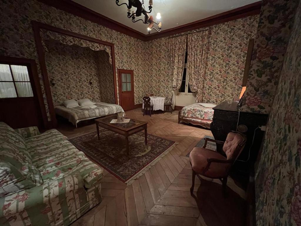 Chateau De Busset 외부 사진