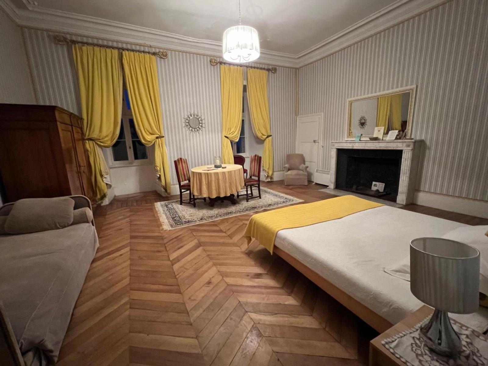 Chateau De Busset 외부 사진